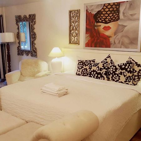 タギッグ Casa Amapola Manila Bed & Breakfast エクステリア 写真